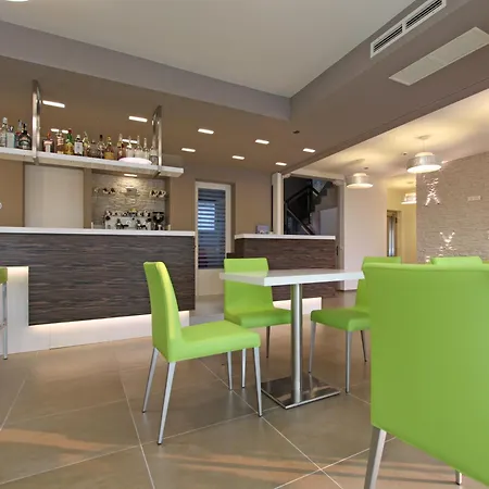 Casa Serena Hotel 2*