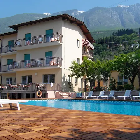 Casa Serena Hotel 2*