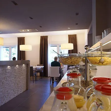 Casa Serena Hotel 2*