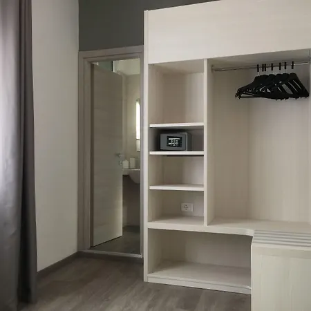 Casa Serena فندق مالتشيزينيه